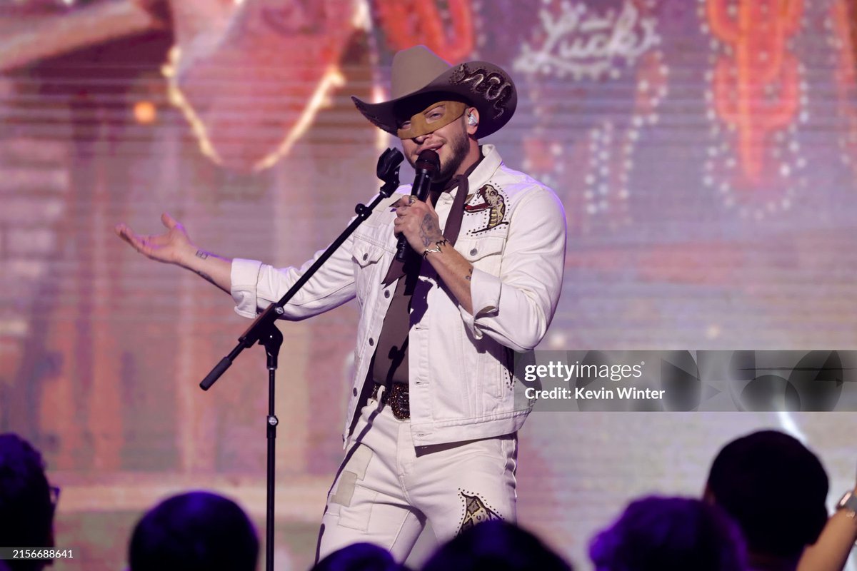 OrvilleUpdates's tweet photo. Loved seeing Orville perform at #CantCancelPride! 🤠🏳️🌈 https://t.co/bEtFxSBviG