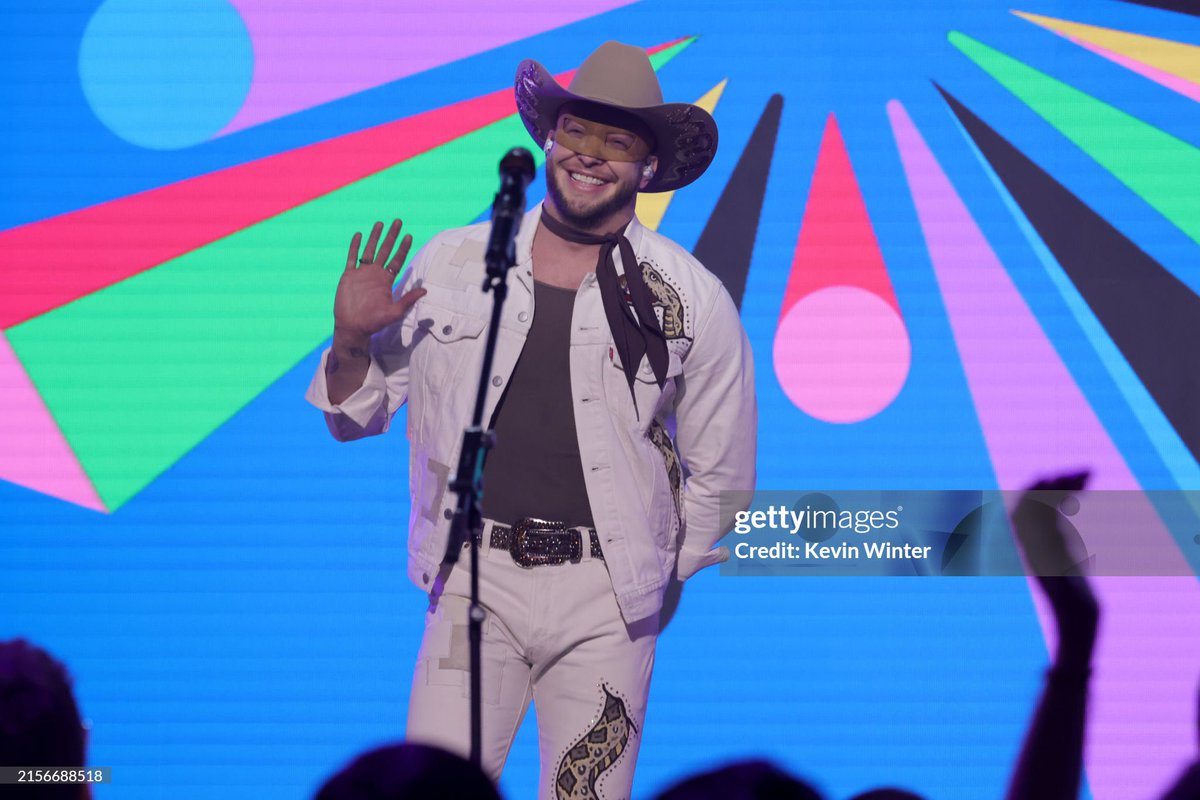 OrvilleUpdates's tweet photo. Loved seeing Orville perform at #CantCancelPride! 🤠🏳️🌈 https://t.co/bEtFxSBviG