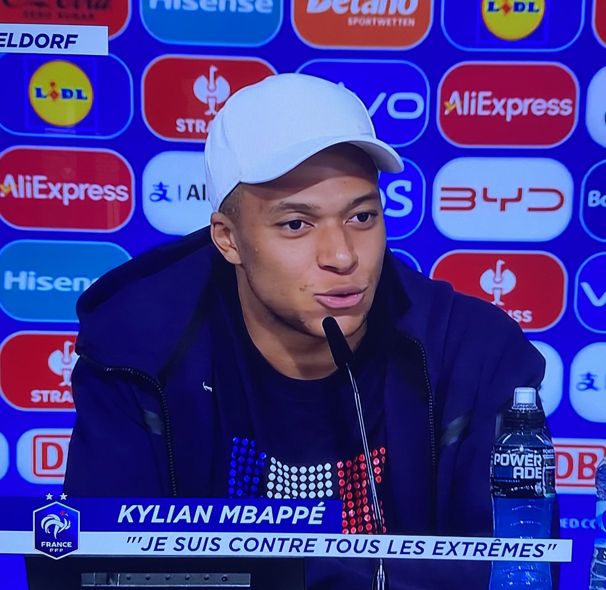 K.Mbappe en conférence de presse à la veille de France-Autriche : « Nous sommes à un moment très important de l’histoire de notre pays, LES extrêmes sont aux portes du pouvoir. 

Je suis contre LES extrêmes, contre tout ce qui divise. Je suis pour les valeurs qui rassemblent.» 🇫🇷