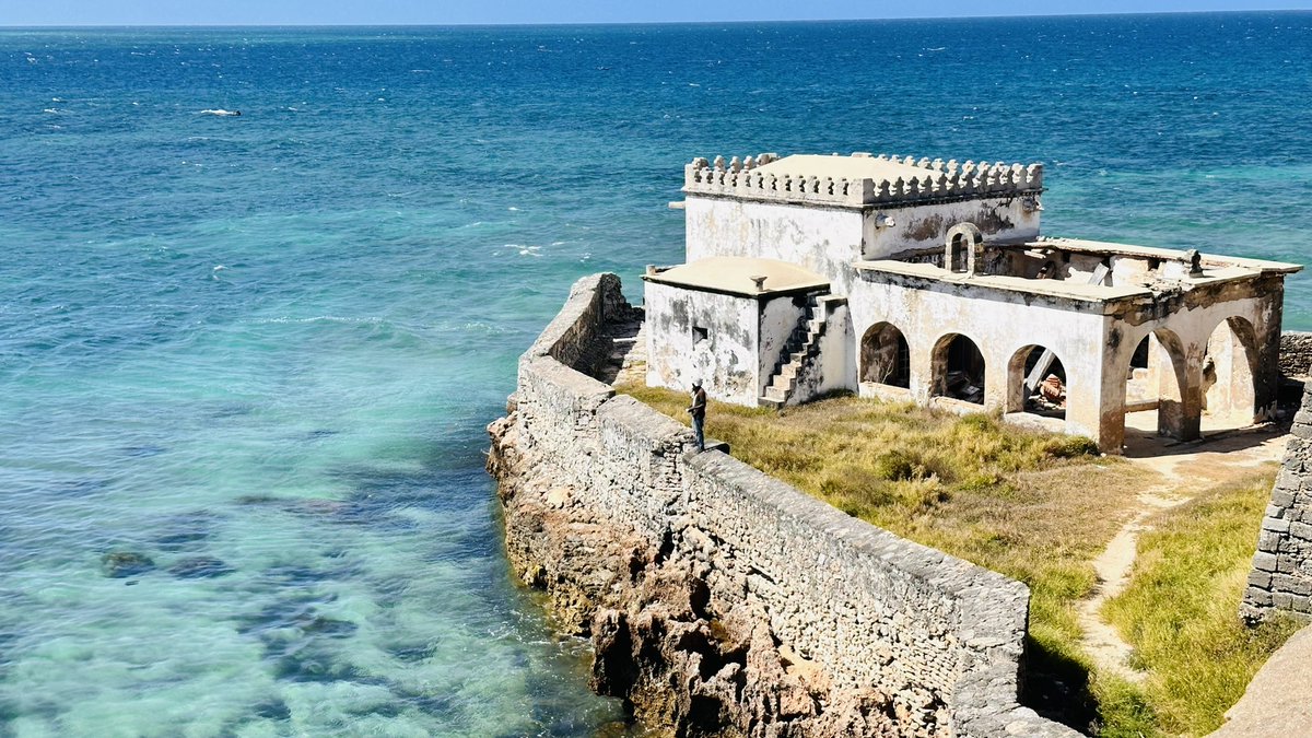 BellaNuvunga's tweet photo. #VisitMozambiqueIsland 🇲🇿 
The hidden gem of Moz Island, a #UNESCO World Heritage Site with a rich history as the first European settlement in East Africa. Its blend of African, Arab, and Portuguese influences, pristine beaches, vibrant arts, and delicious 
#TravelGem 🌴🇲🇿 https://t.co/3qL7K9VSCI