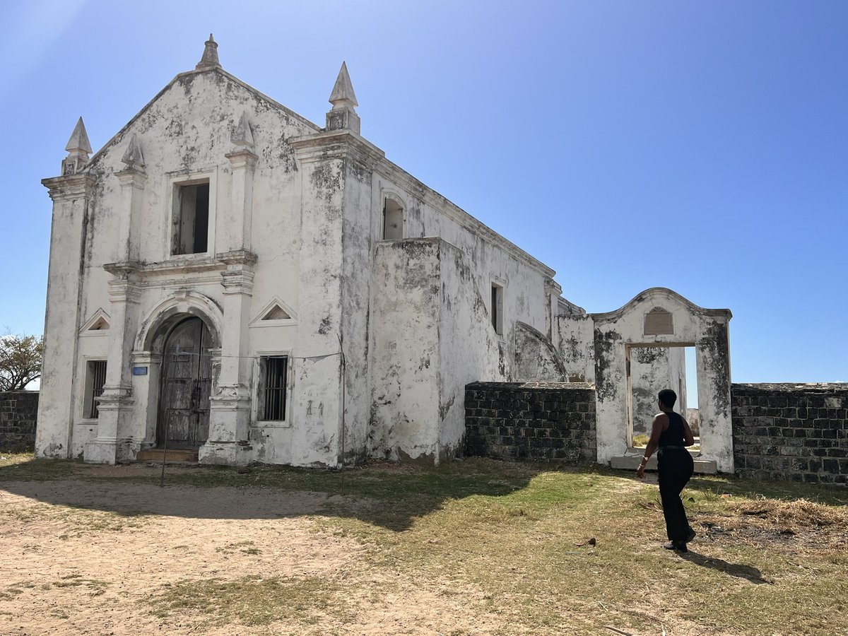 BellaNuvunga's tweet photo. #VisitMozambiqueIsland 🇲🇿 
The hidden gem of Moz Island, a #UNESCO World Heritage Site with a rich history as the first European settlement in East Africa. Its blend of African, Arab, and Portuguese influences, pristine beaches, vibrant arts, and delicious 
#TravelGem 🌴🇲🇿 https://t.co/3qL7K9VSCI