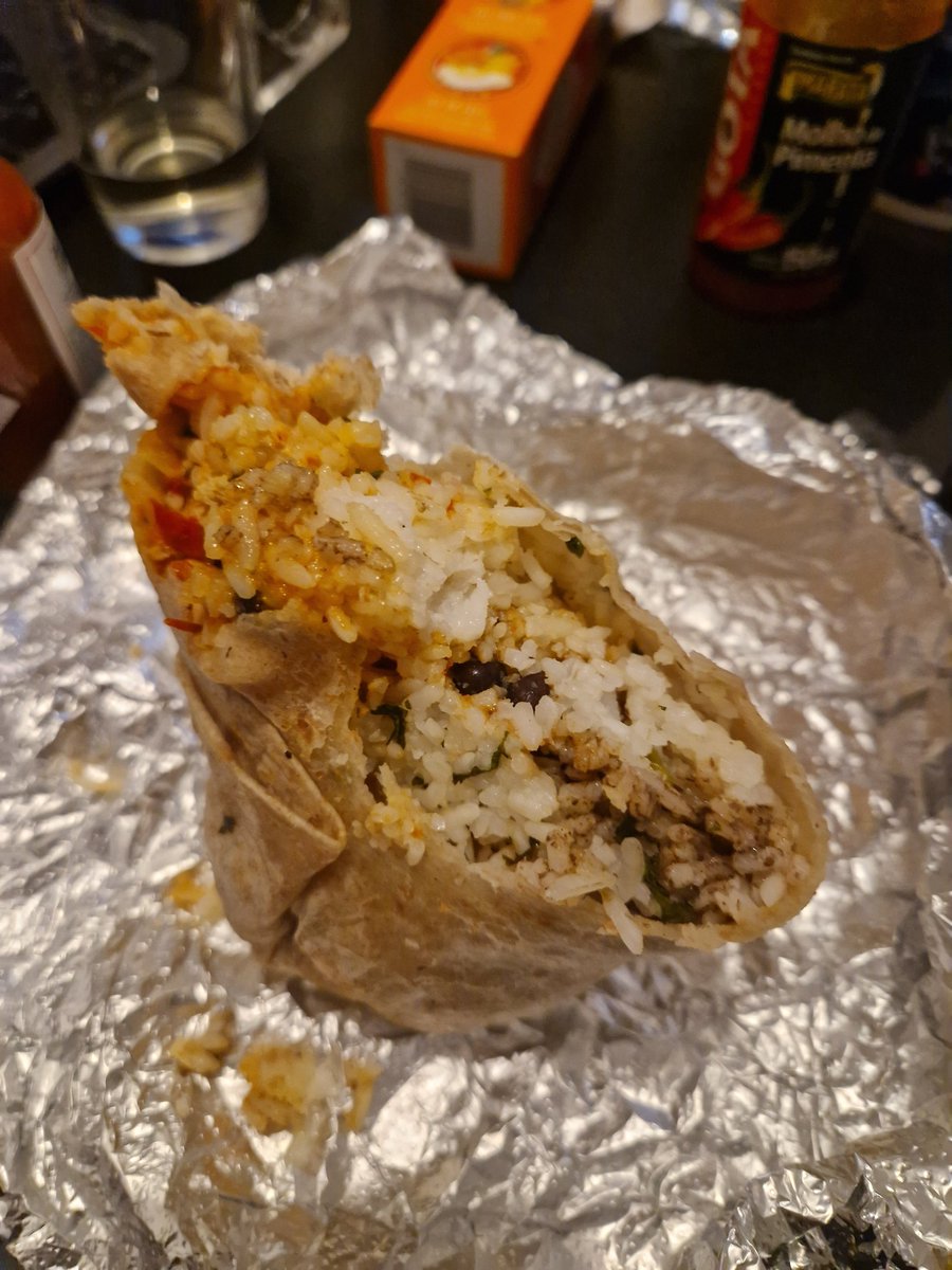 Spike4248's tweet photo. @ChipotleUK my vegan sofritas burrito, it was 99% rice and a few tiny bits of vegan protein and almost no beans. It was a rice burrito. Very poor, I won't be rushing back #burritofail #chipotle https://t.co/mBn0uY7EJi