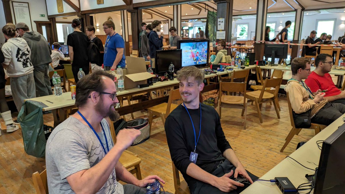 United LAN #ULAN2025 (@unitedlan) on Twitter photo Nach dem Turnier ist vor dem Turnier. Das hat auch <a href="/5AIT0ART/">AHS | Saitoart</a> begriffen, und erklärt natürlich anderen, warum Ridley's Down-B sein bester move ist. Nach dem Turnier ist vor dem Turnier. Das hat auch <a href="/5AIT0ART/">AHS | Saitoart</a> begriffen, und erklärt natürlich anderen, warum Ridley's Down-B sein bester move ist.