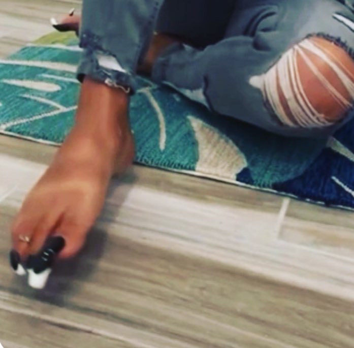 QueenTippieTaps's tweet image. #longtoenails  #toering #feet

linktr.ee/queentippietaps