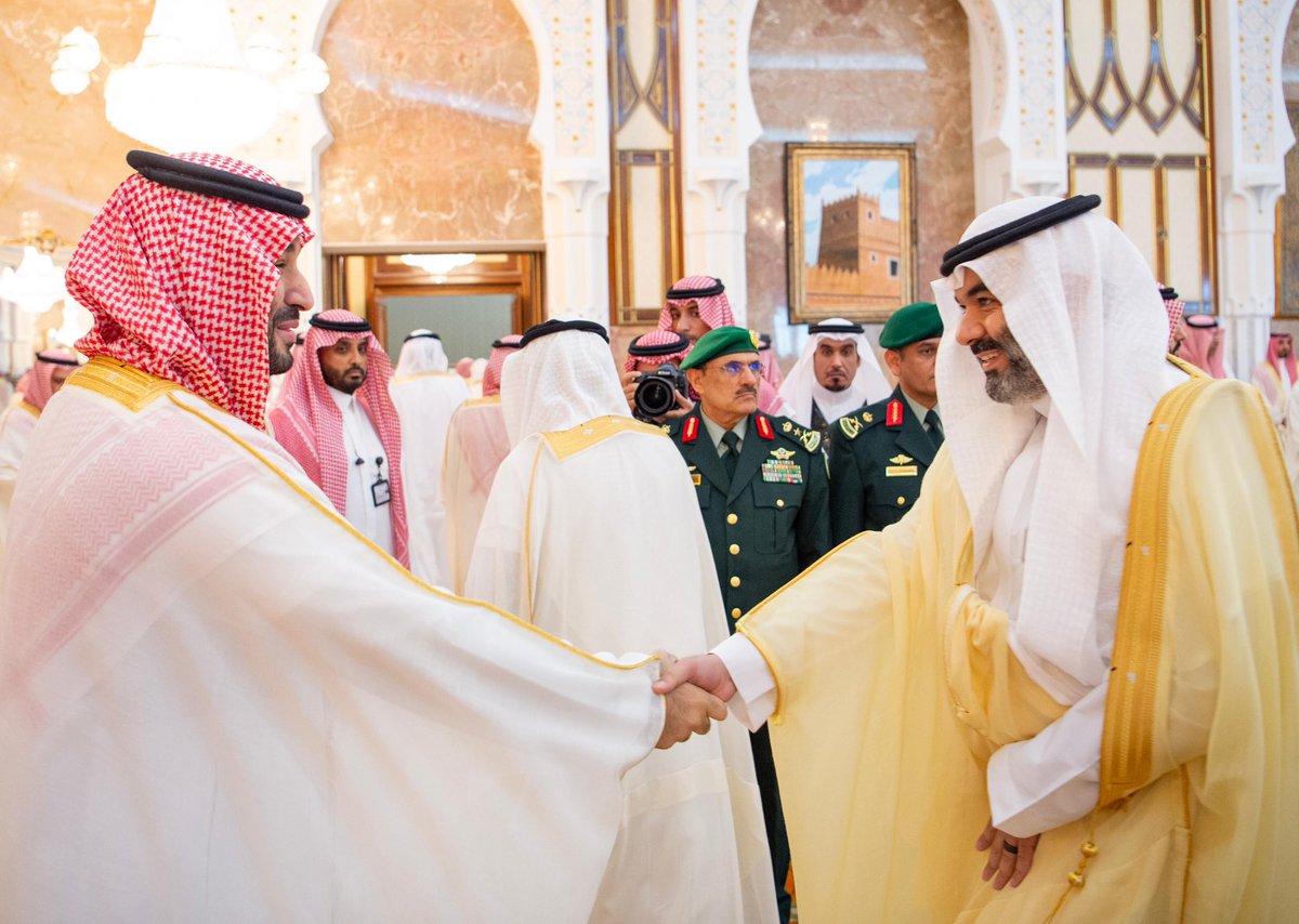 SaudiNews50's tweet photo. ولي العهد الأمير محمد بن سلمان أثناء استقبال المهنئين بعيد الأضحى.

#ولي_العهد_يستقبل_المهنئين

- https://t.co/Dd48DDhM3M