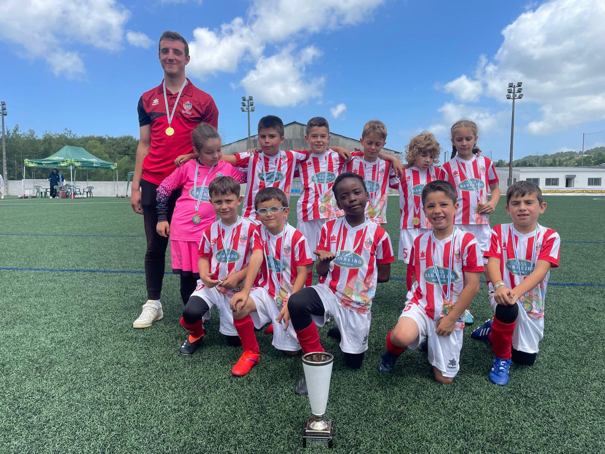 cacercedense's tweet photo. 🏆FIN DE SEMANA DE TORNEOS🏆

Os Prebenxamíns e Benxamíns participaron no torneo organizado polo @BETANZOSCF onde lograron o Primeiro e Cuarto puesto 👏🏽

Os Alevíns tamén participaron no torneo de fin de semana organizado polo @RibadeoFC 💪🏽 https://t.co/lWedMdBXci