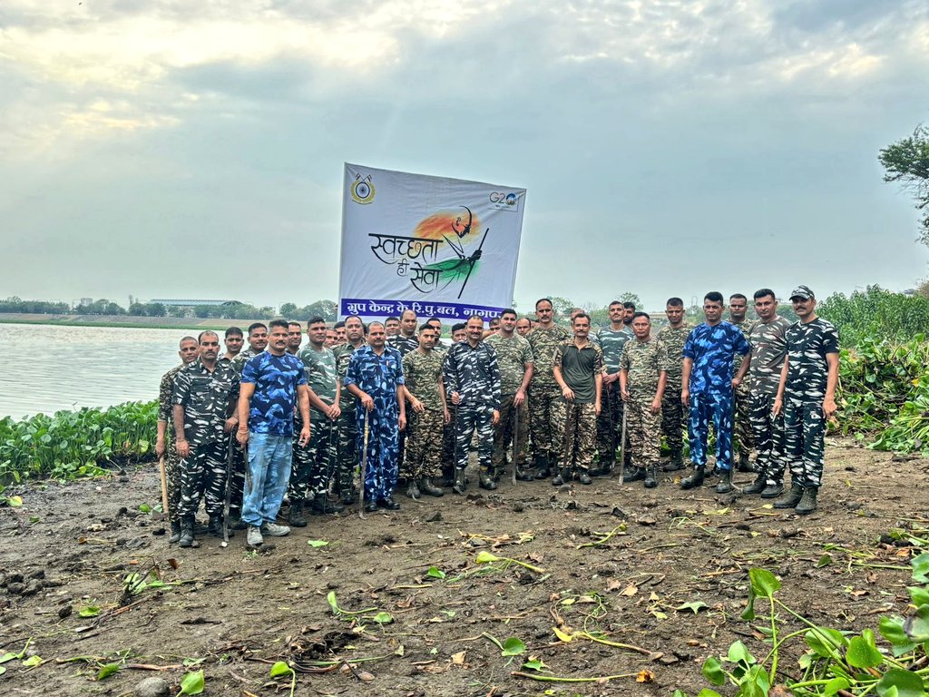 gccrpfnagpur's tweet photo. Today, A safai abhiyaan was organised with civil authorities and NGOs at Ambazari lake to eradicate Jalkumbhi. Personnel from GC CRPF Nagpur actively participated in the abhiyaan. 
@fwcgcngrcrpf @WSCRPF2016 @crpfindia @cwacrpf https://t.co/ppbhcY6rbA