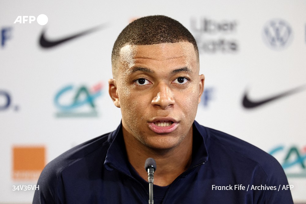 Le capitaine de l'équipe de France Kylian Mbappé a déclaré être "contre les extrêmes, les idées qui divisent" à propos des prochaines élections législatives des 30 juin et 7 juillet #AFP