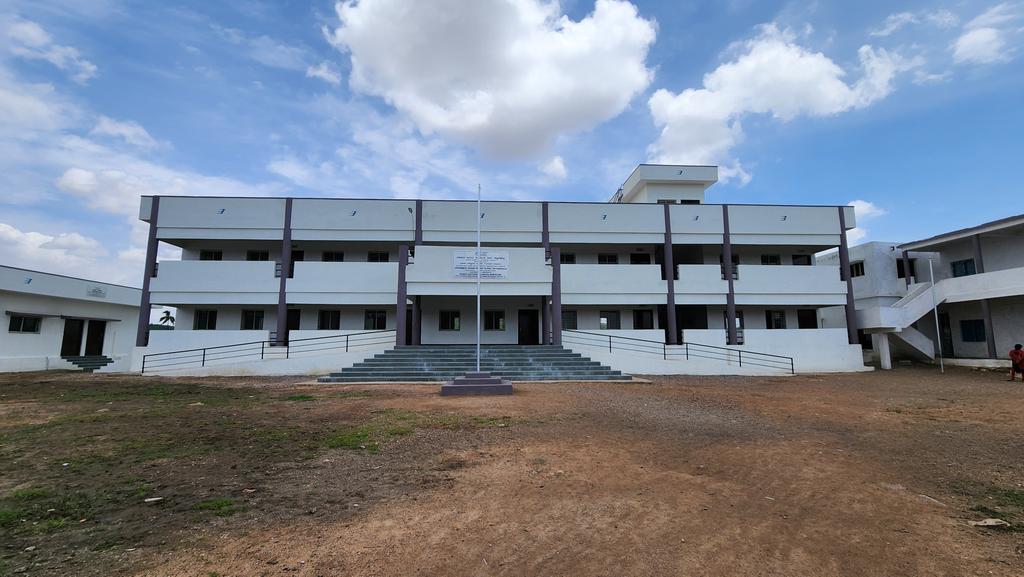 sbm412's tweet image. Thank you #BEL for constructing the beautiful primary school building in my village #pattadakallu where I studied. No words to express my gratitude. @BEL_CorpCom @cmdbel
