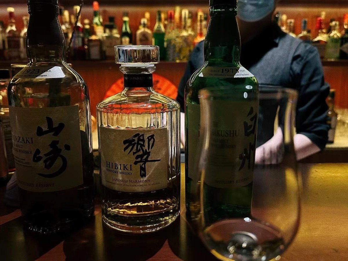 幸好找到了酒搭子，魔都的男人确实是更有品位…… #上海 https://t.co/dBGnvRAKRr