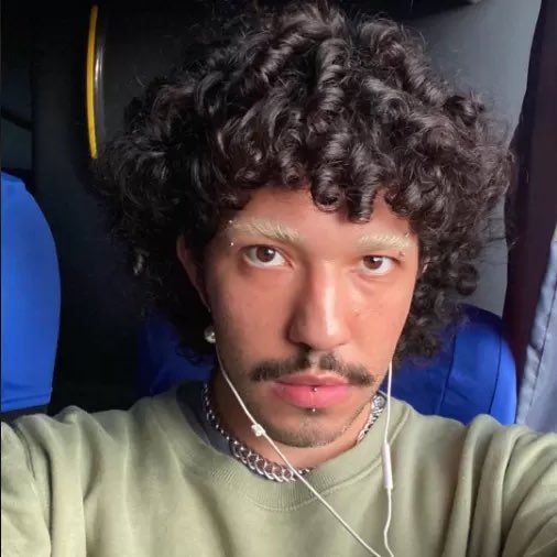 ErikakHilton's tweet image. JUSTIÇA POR LEO

Leonardo, de 24 anos, foi assassinado a tiros na quinta-feira, aqui em São Paulo, após marcar um encontro por um app de relacionamento.

Leo morreu por homofobia. E porque os aplicativos de relacionamento se recusam a criar mecanismos de segurança e proteção à…