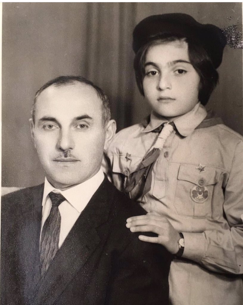 fatmaildige's tweet photo. Tüm babaların babalar günü kutlu olsun…

Canım babacığıma özlemle… Cennet bahçelerinde uyusun babacığım anneciğimle birlikte💐💐💐

Sonsuzluğa uğurlamış olduğumuz babalarımıza saygıyla, sevgiyle, rahmetle
💐💐💐 https://t.co/CFs2CE57yU