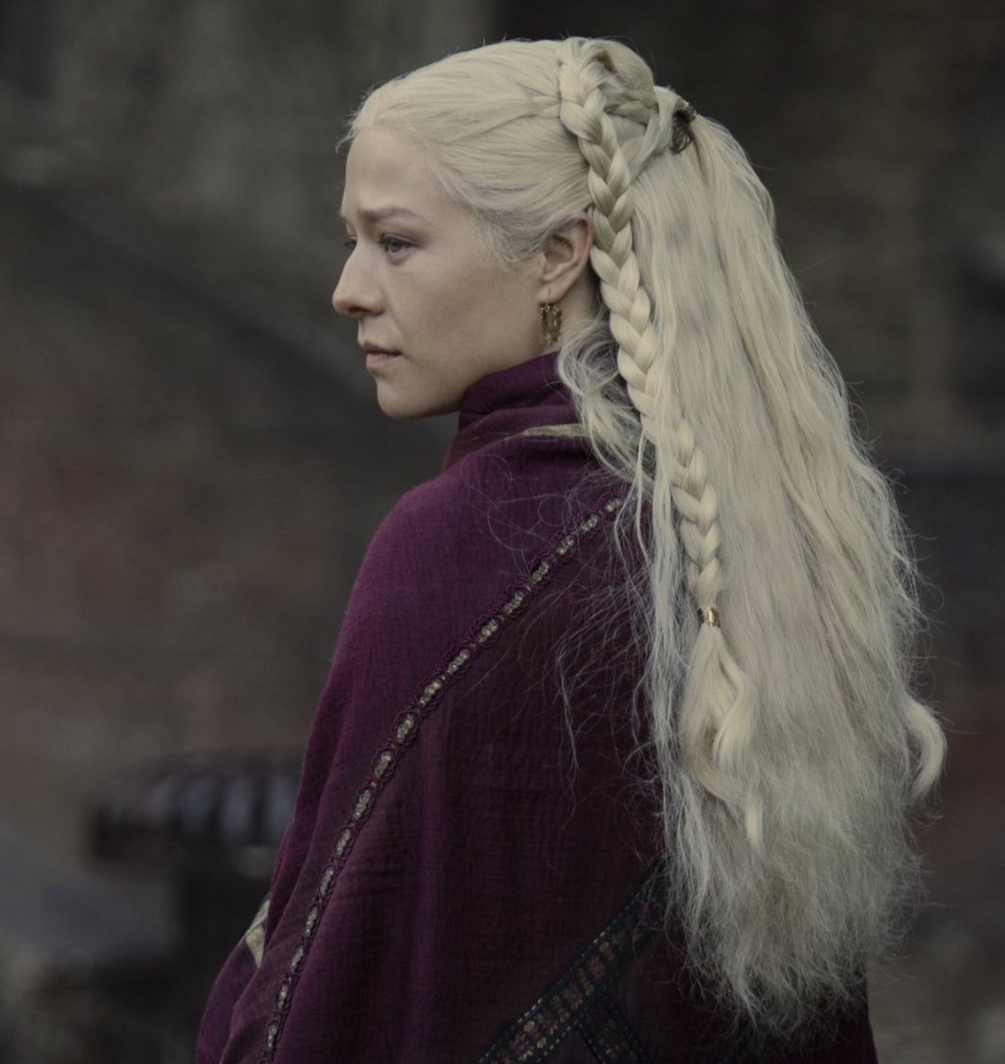 smart people chose daenerys back then, and smart people are chosing rhaenyra now