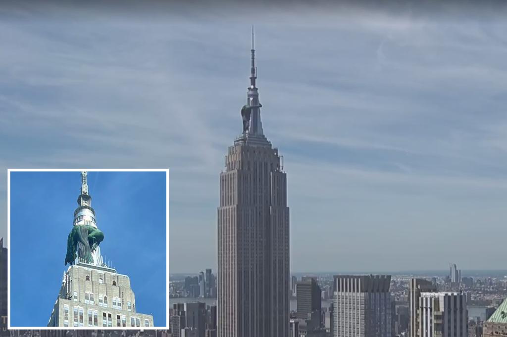 nypost's tweet photo. Giant dragon balloon spotted on Empire State Building for latest ‘Game of Thrones’ marketing stunt https://t.co/FjWpGKHBNh https://t.co/idvrIwTMZV