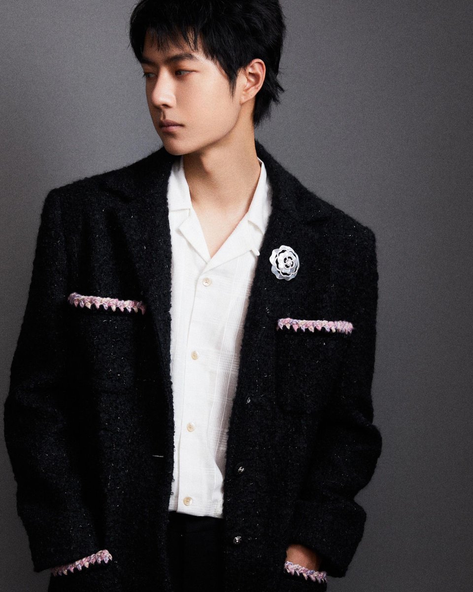 YIBO WANG Yibo Official weibo YIBO MOMENT: Stepping into autumn, piecing