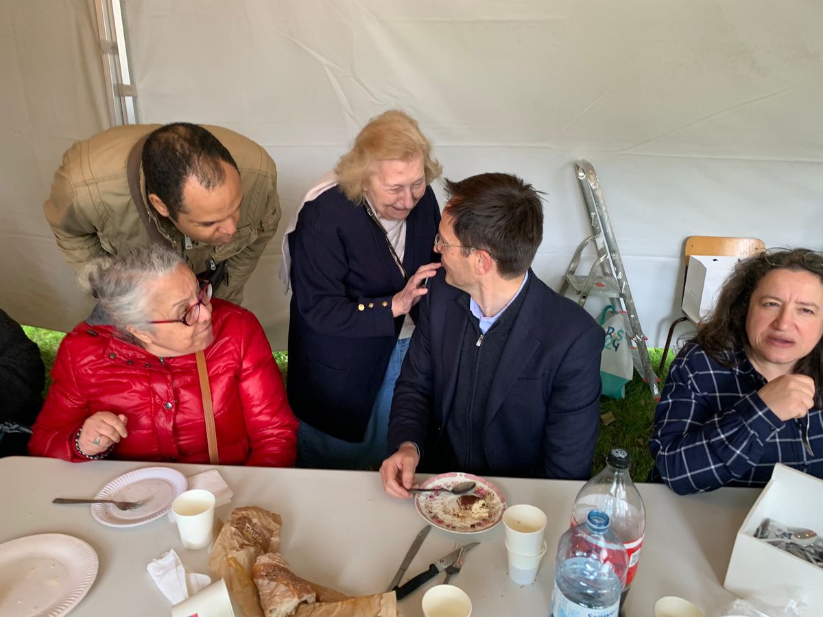 pybournazel's tweet photo. Un dimanche avec vous !

Un dialogue riche de questions et de propositions.

Une relation de confiance nouée depuis de nombreuses années. 

Écoute, respect et rassemblement pour nos valeurs démocratiques et républicaines face à l’extrémisme. 

#circo7518 #Paris18 #Paris9 https://t.co/xZ7rA0u2CW