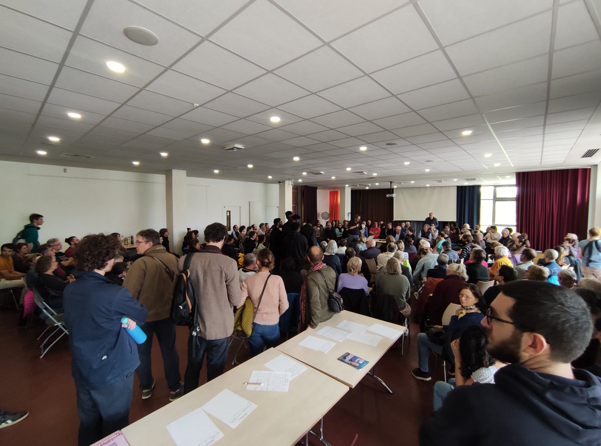 Fi915e1's tweet photo. Plus de 200 personnes a la réunion de lancement de la campagne de @larrouturou à Gif #circo9105 #ElectionsLégislatives2024 #NouveauFrontPopulaire https://t.co/bEwMMYvzEa