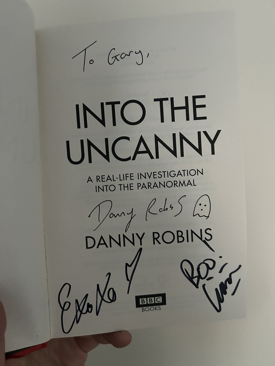 The brother and I went to see <a href="/uncannypodlive/">Uncanny: Fear of the Dark</a> at <a href="/RoyalNottingham/">TRCH</a> last night.  An absolutely brilliant show and really great to meet and chat to the amazing <a href="/danny_robins/">Danny Robins</a>, <a href="/_EvelynHollow/">𝐄𝐯𝐞𝐥𝐲𝐧 𝐇𝐨𝐥𝐥𝐨𝐰</a> and Ciaran O’Keefe.
Thank you for a great evening.
#uncanny #uncannypodcast #uncannylive
