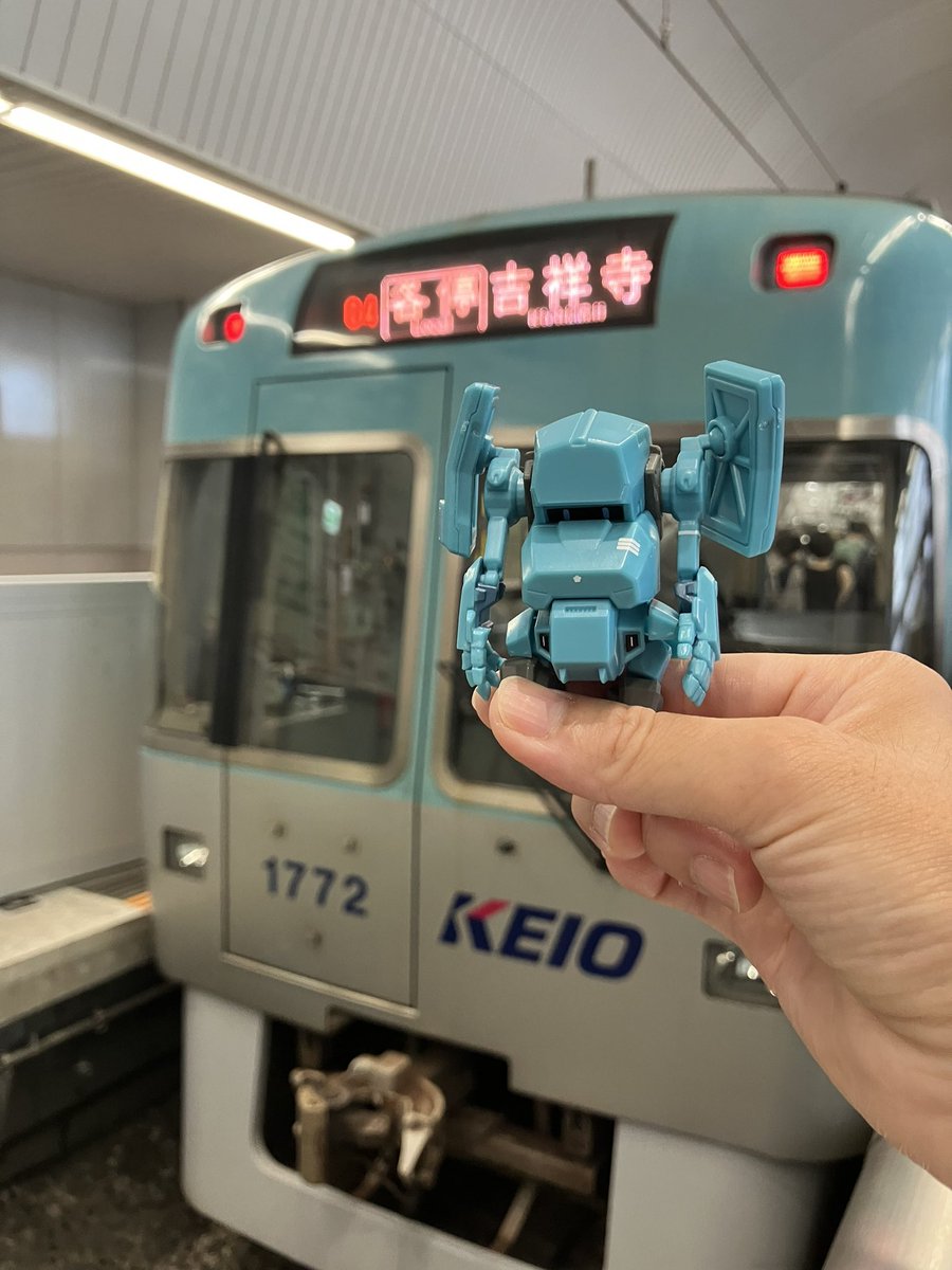 S2H6GLdIIkaZtBo's tweet photo. #これを見た人は青が入ってる画像を貼れ　
#なっちん #井の頭線 #1772F 

残念この編成1672車両は無い😢
でも72😊✨ https://t.co/5cmxGqNVL8