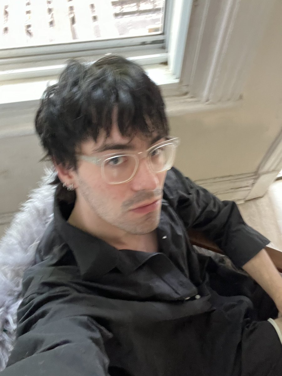 philosophysux's tweet photo. 4got to send papa a card for father's day #NoFuture #LeeEdelman #queertheory https://t.co/QPQr835k9j