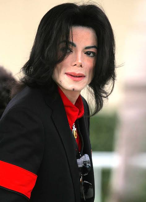 misteriouspavao's tweet photo. Michael Jackson, o artista pop onde Hollywood o acusava de pedófilia, mas ele próprio estava preste a denunciar o crime da empresa cinematográfica, mas um certo médico teve que calar ele. https://t.co/tmsnNZn61d