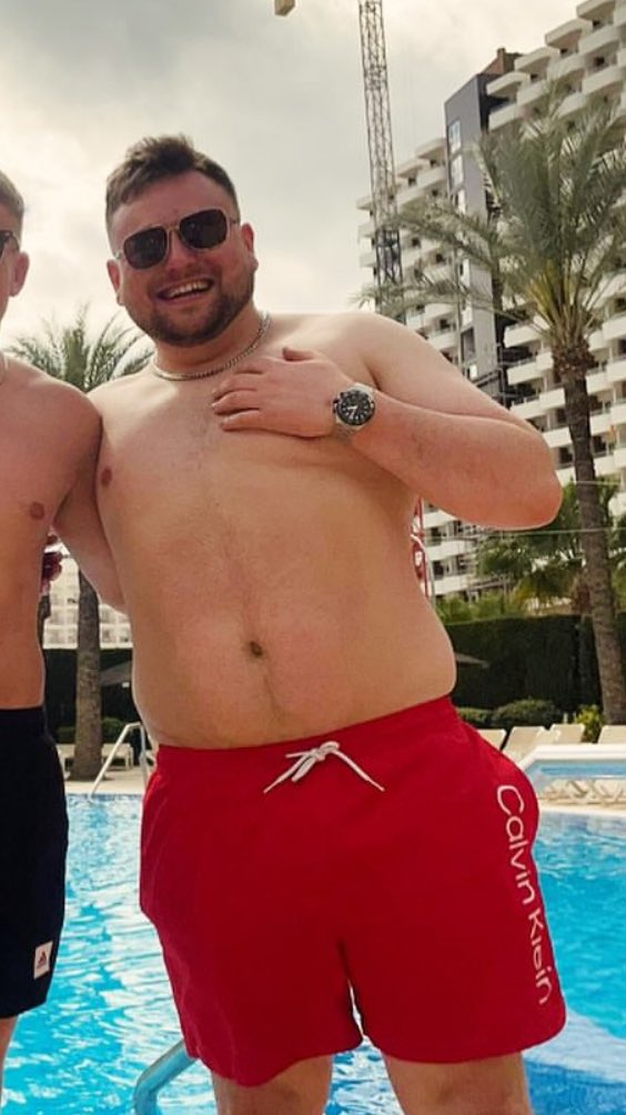 DylanPhillipsss's tweet photo. Has anybody seen this man in #SunnyBeach #EnglandFan 🏴󠁧󠁢󠁥󠁮󠁧󠁿 #MissingAndFullOfRacket https://t.co/tGxzYHgc3i