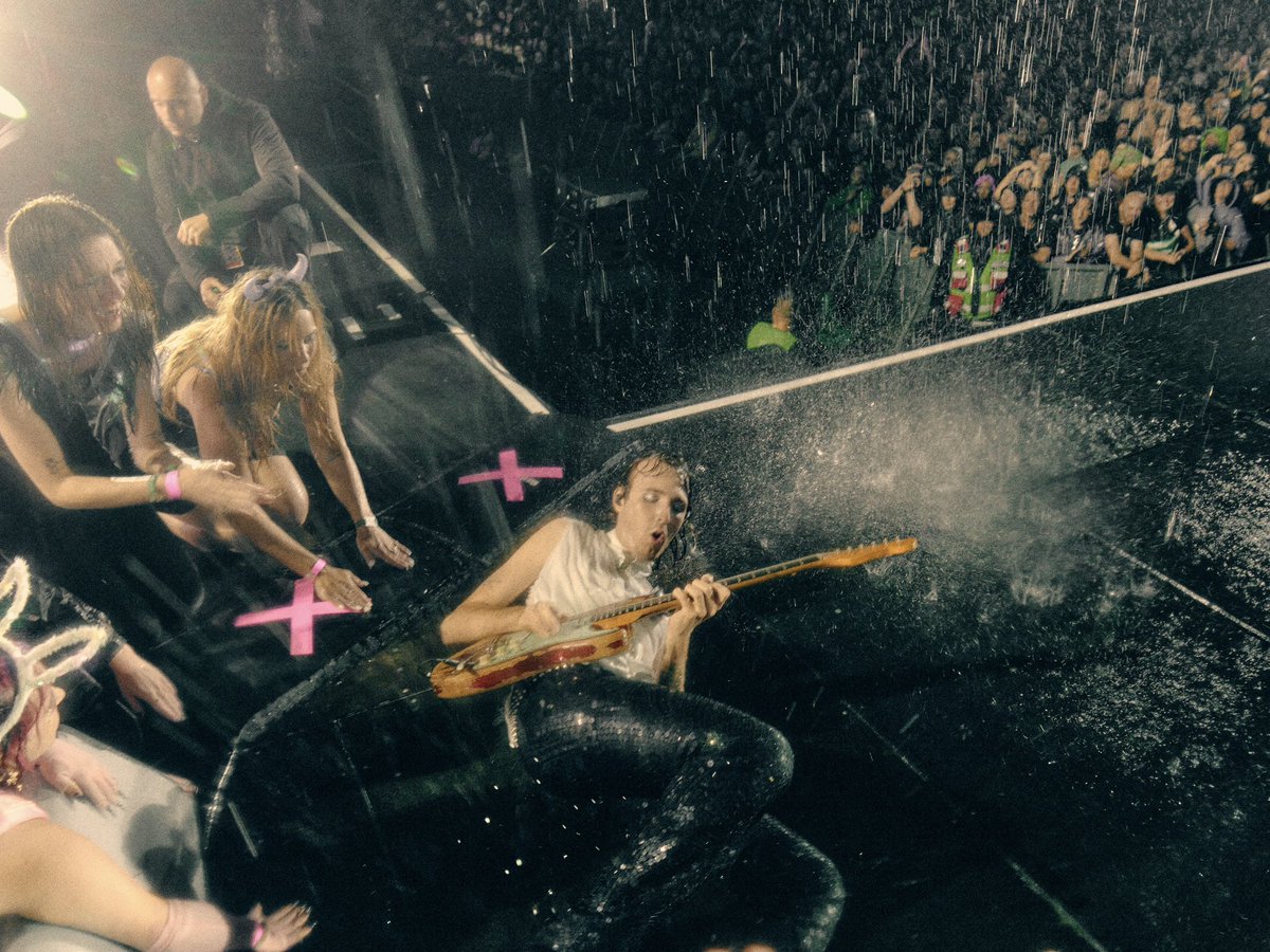 A wet knot is harder to untie right? 💍💦 Nova Rock you are a f*cking wonder!! Had so much fun on stage!