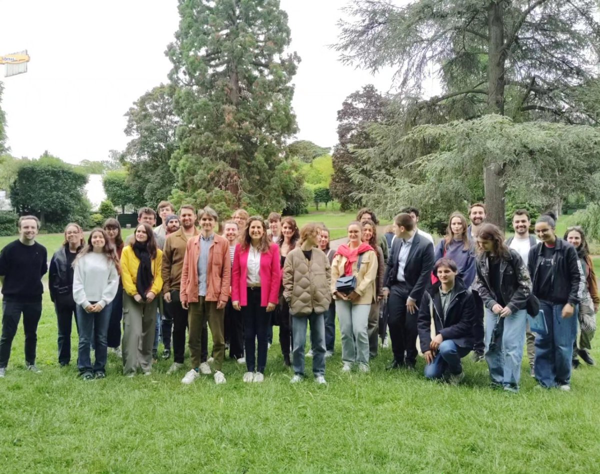 MJCF_Malakoff's tweet photo. À Vanves pour le lancement de campagne de @cecilesou.
Les jeunes rassemblés avec le Front Populaire face au bilan désastreux de Gabriel Attal ! ✊

#FrontPopulaire https://t.co/qc2ma9SnK4