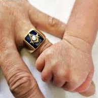 AustroLuz's tweet photo. Si tienes un hijo, regocíjate; pero tiembla del depósito que se te confía. (...) Piensa en darle buenos principios antes que bellas maneras; que te deba rectitud esclarecida y no frívola elegancia. Haz un hombre honesto antes que un hombre hábil. https://t.co/RaESKxojPL
