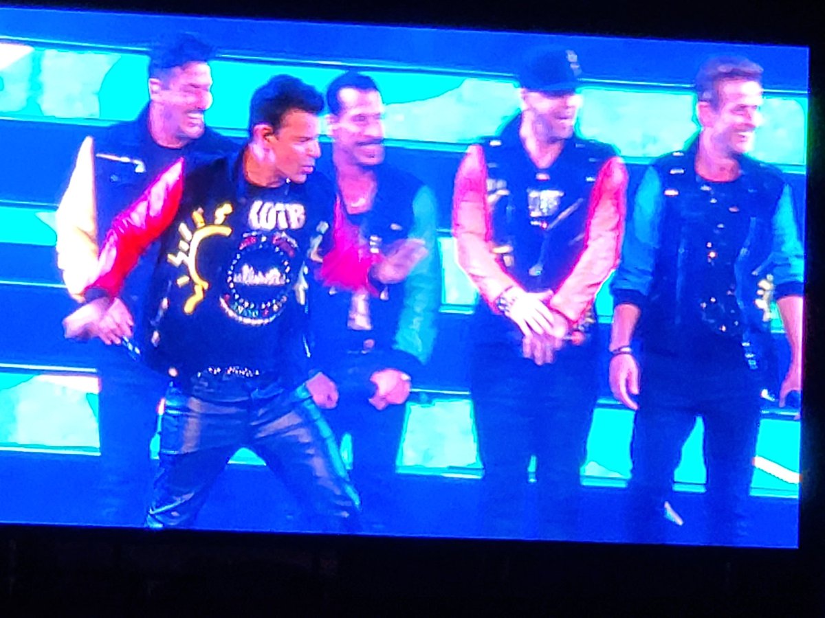 JLutterbie's tweet image. Went to my first @NKOTB concert last night in Chicago!  @DonnieWahlberg and everyone did amazing! This will definitely not be my last time seeing them!