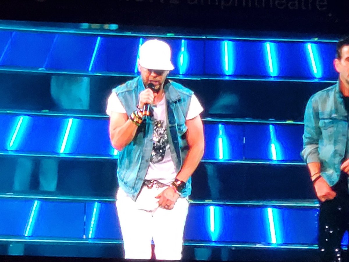 JLutterbie's tweet image. Went to my first @NKOTB concert last night in Chicago!  @DonnieWahlberg and everyone did amazing! This will definitely not be my last time seeing them!