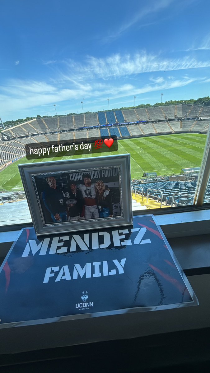 Enjoyed my Official Visit with My family, <a href="/CoachDiabate/">Siriki Diabaté</a> and I and everyone else who had a part to making this successful trip a crazy experience! Thank you once again Uconn 💙
#agtg #blessings 
-
-
-
-