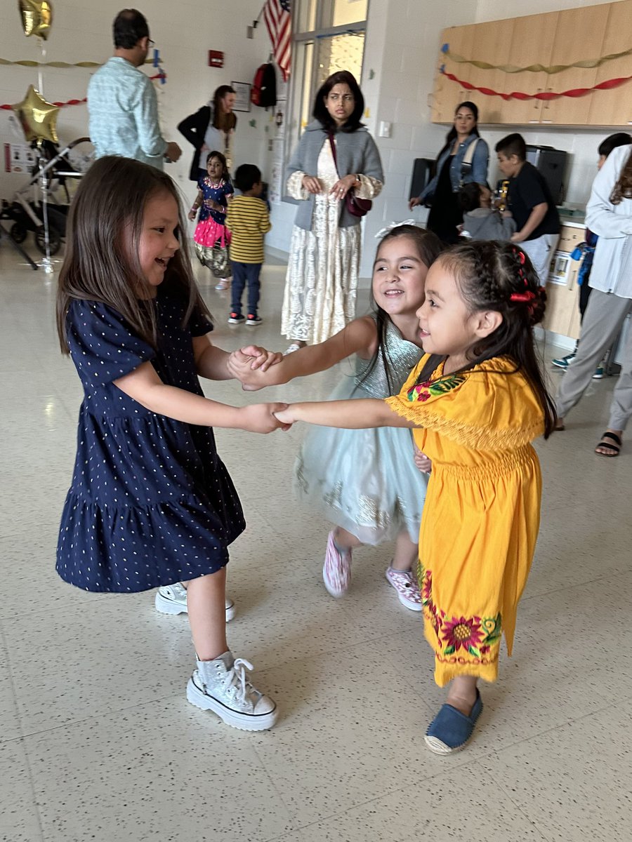 If you are interested in supporting the best early childhood center, please apply below for a long-term assistant position in our bilingual preschool classrooms ❤️🦓 <a href="/BarringtonELC/">Early Learning Center</a> <a href="/STARNET_Region2/">STARNET Region 2</a> 

bit.ly/3RwgX5H@ @.  .