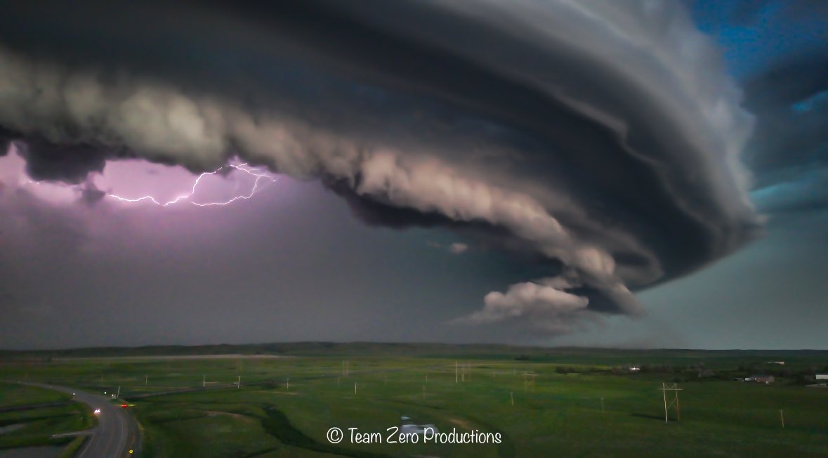 Yesterday evening will go down in history as one of the most memorable northern plains chases for me personally. Little did I know that I would capture the most incredible shelf structure of my career, and quite possibly a contender for structure of the year. These photos were