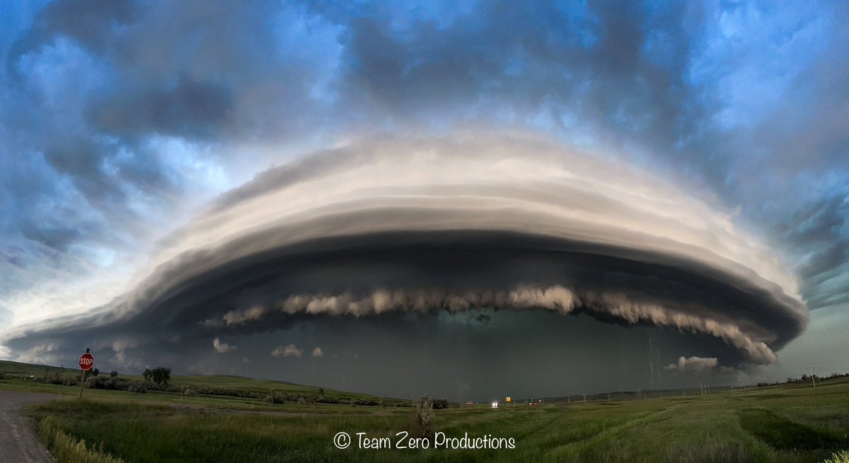 PappenheimWx's tweet image. Yesterday evening will go down in history as one of the most memorable northern plains chases for me personally. Little did I know that I would capture the most incredible shelf structure of my career, and quite possibly a contender for structure of the year. These photos were…