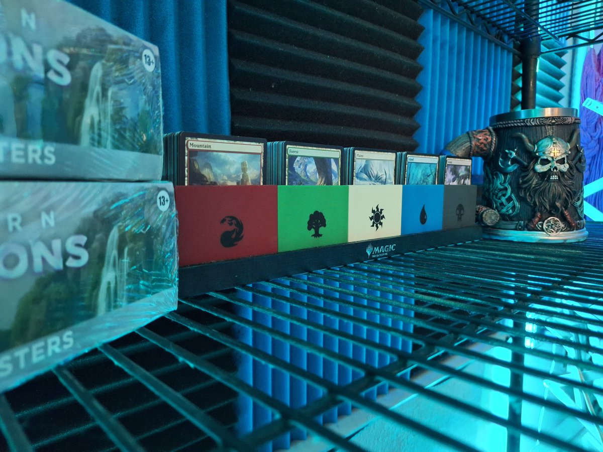 ElKazeMonPlays's tweet photo. Nos fuimos para el 3er round de MH3 y luego arregla.os los decks de brawl para jugar con el chat!!!! Berserkers Estamos Live!!!! 🔥🔥🔥🔥🔥😈😈😈😈😈💪💪💪💪💪

https://t.co/dYTgdRMUVV

#mtgarena #magicthegathering #elkazemonplays #puertoricanviking #tcg #tradingcardgame https://t.co/mCVFxtunIe
