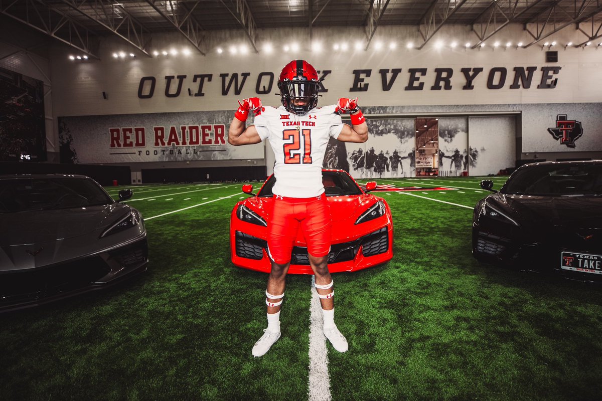 at the crib in red and white👀 what we thinkin tech family ?? #wreckem