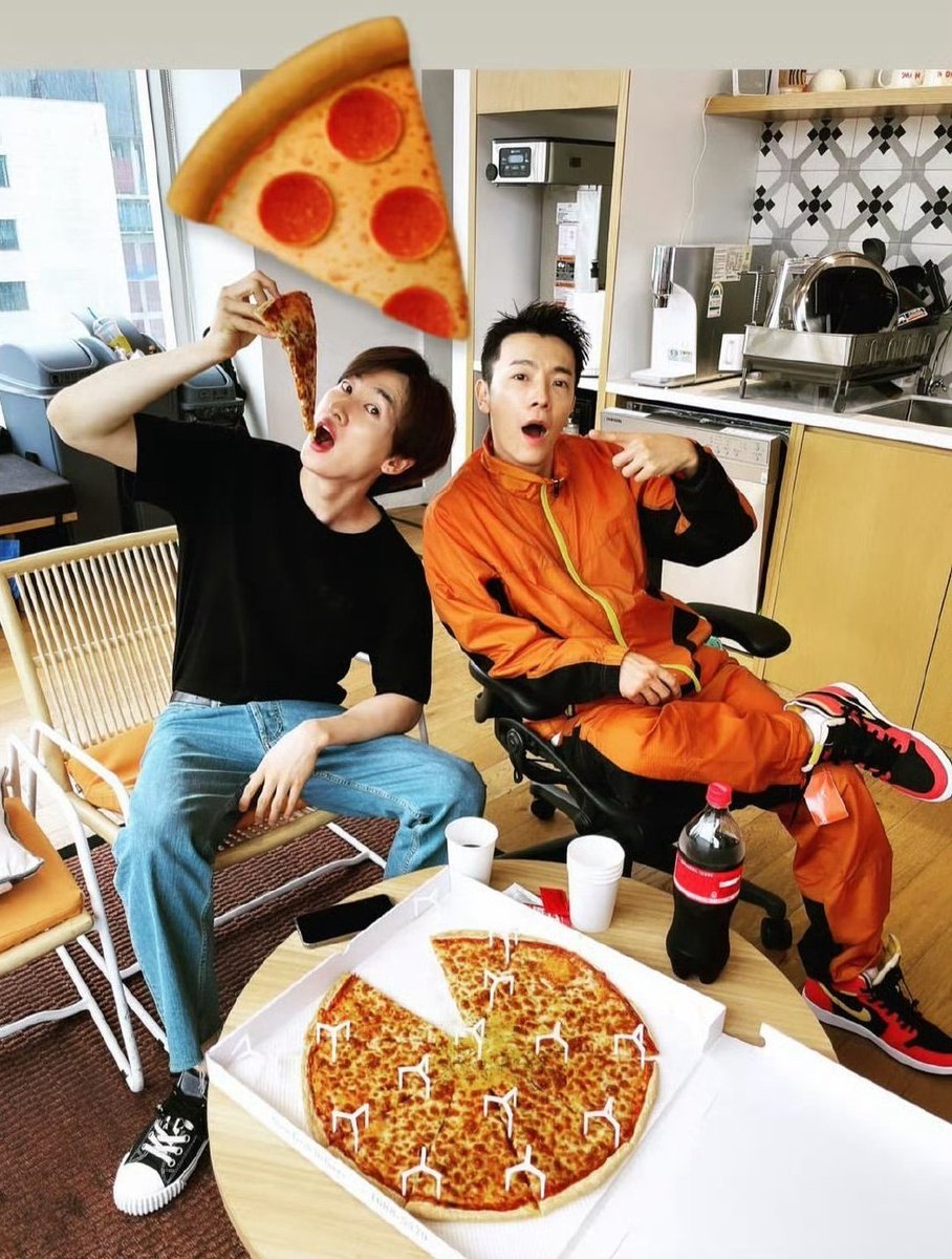 Eunhae0404_1510's tweet photo. Eunhae coming 🔜 [Forever Pizza 🍕]  😆🤭 https://t.co/4h44S5xrnb