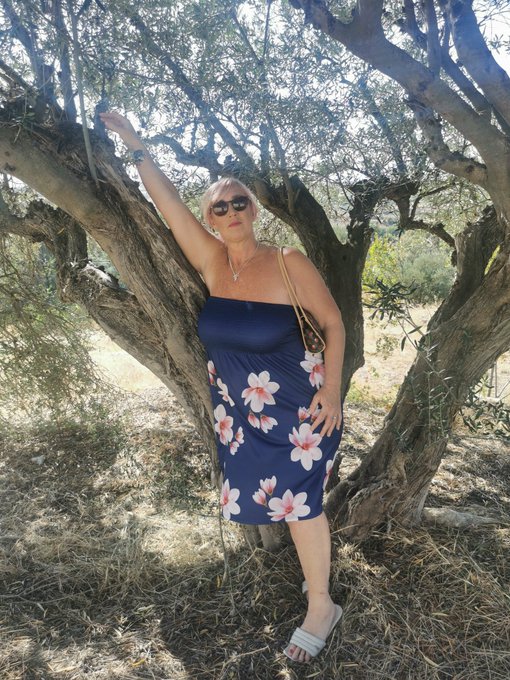 Off out, who wants to treat me 😜 https://t.co/DdmDHdX5q7