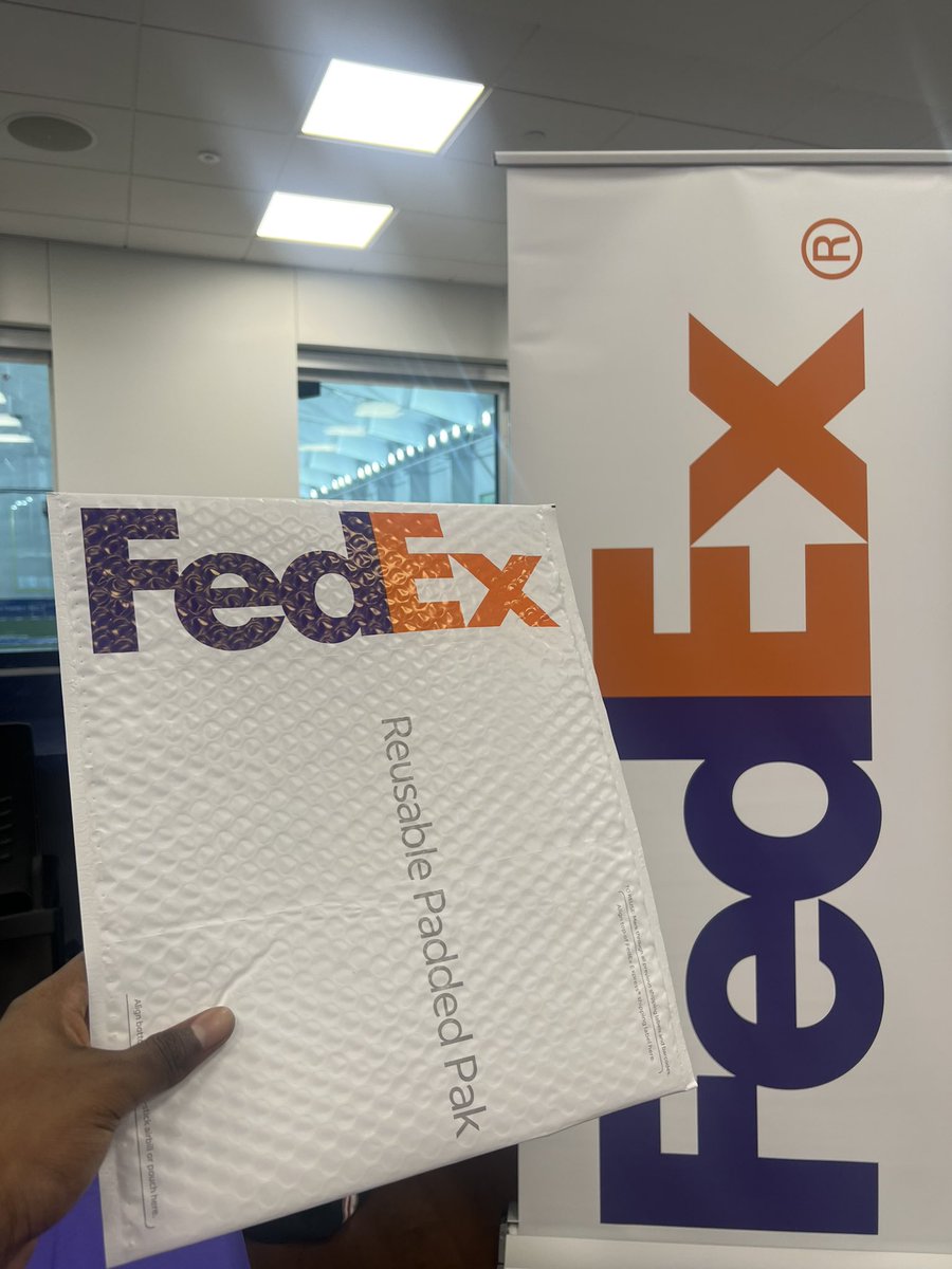 Spreading love to all the dads out there this Father's Day! So much fun creating a custom tee to deliver to my pops thanks to @fedex.
#DeliveringMemphis #ad #GTG