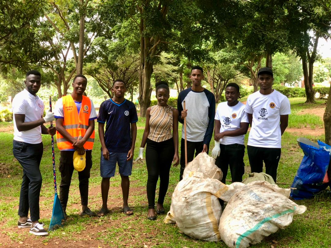 MukLeos's tweet photo. In commemoration of the World Environment Day, The club organized a cleanliness drive for a cleaner earth.The places around  Kasambya market and play ground in Kyotera town and the MAKERERE Leisure park #WorldenvironmentDay#UNEP#kirahostLions#Leoclubprogram#LeoreptotheUN https://t.co/WZDhKVe6HS