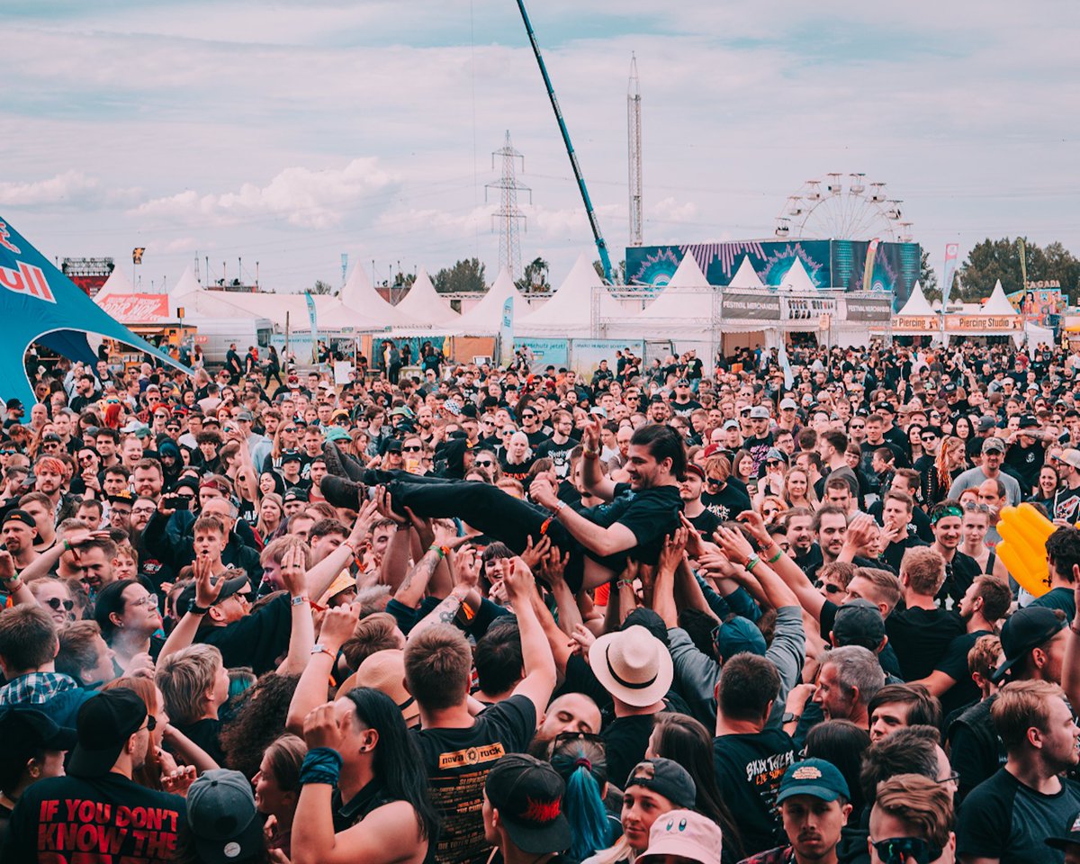 untiliwake's tweet photo. We’re still catching up on some posts, so here’s one for Nova Rock!

Austria, you were incredible! 🙏🖤
Thanks so much to Nova Rock Festival for having us! 🤘🇦🇹 https://t.co/WcCmtGqKYQ