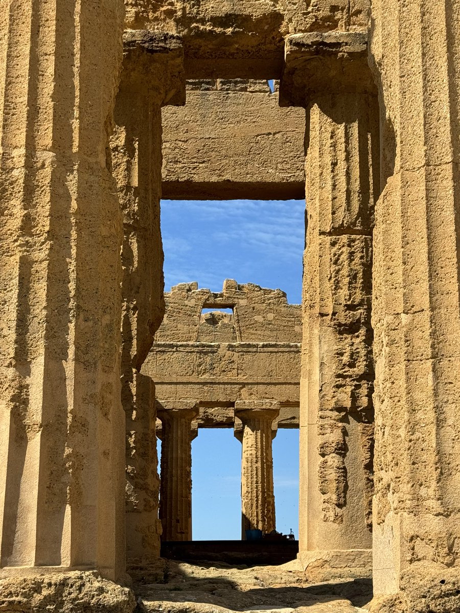 Ton_in_t_Veld's tweet photo. #Dag16 van #junieke_fotografie.

Met het thema : #lijnenspel #Interplay_of_lines 
@SiaWindig
Sicilië Vally of the Temples https://t.co/nq1OzJj8FN
