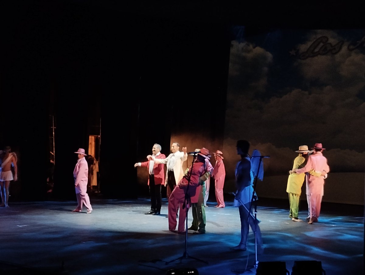 @ řūBēň mîçhêľ @ tweet media