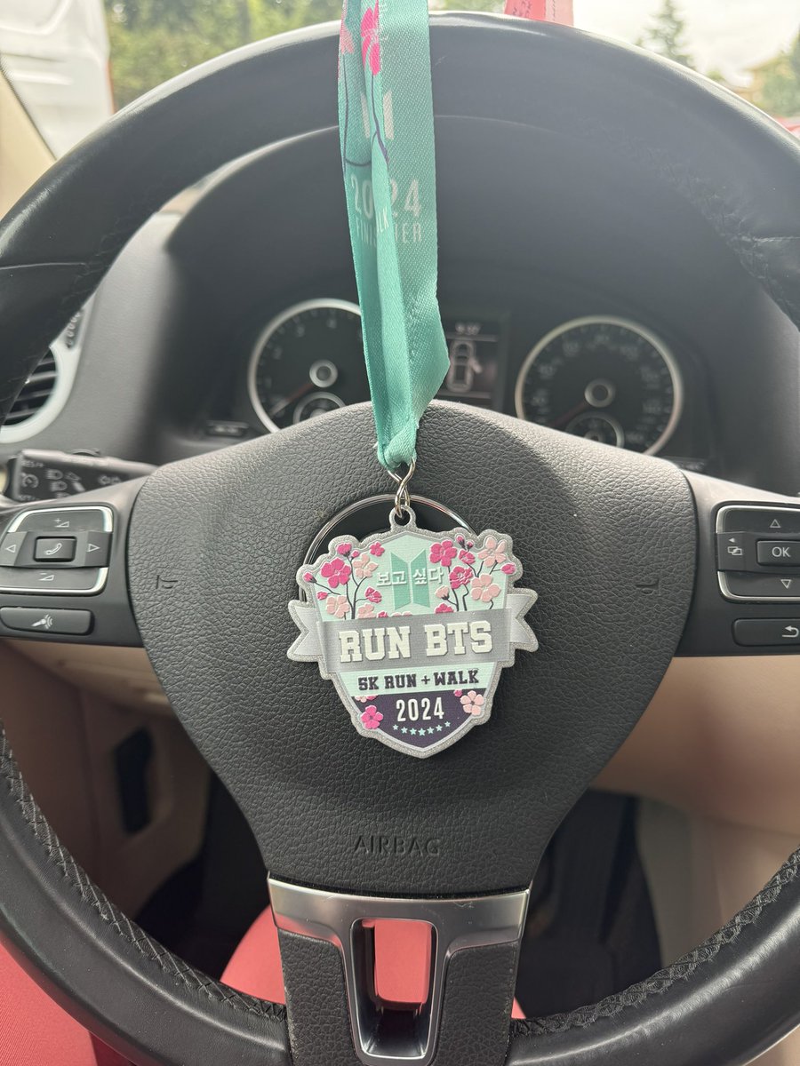 JessLuvsBTS's tweet image. Hi! @runBTS_5k I’m slow but steady!!! #RunBTS This was wonderful. I’m also @momfroggy 💜😁💜