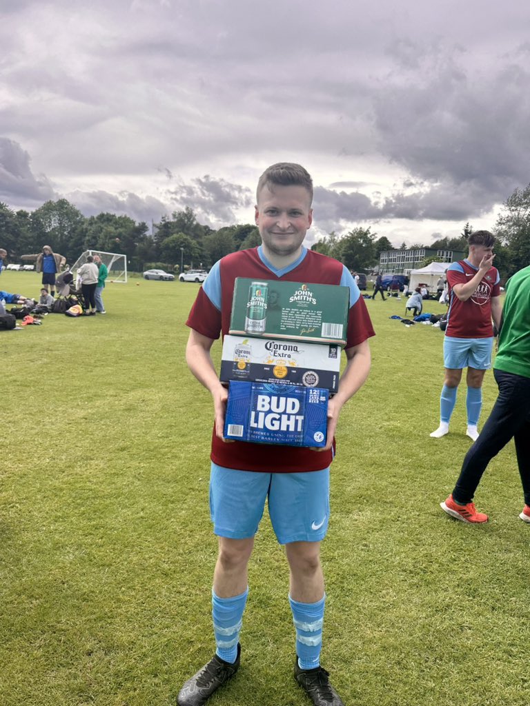 shuttle_fc's tweet photo. What a day- football came home💚🖤 massive thanks to @Middletonwande1 for hosting a 7 a side tournament today and massive congratulations to Shuttle and Loom “B” who brought home the trophy 
#SLFC https://t.co/c0VijPZbxk