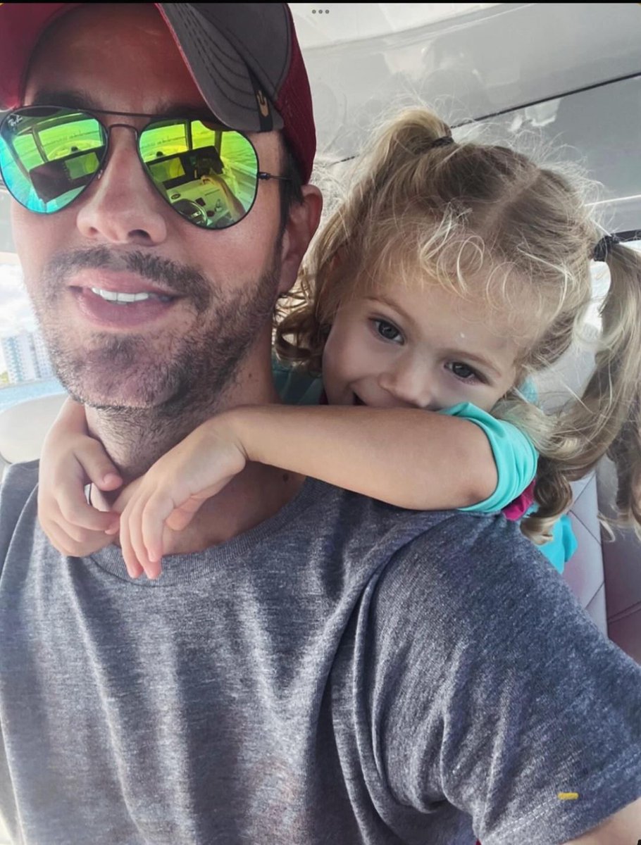 Aww 😭😭😭❤️
Anna posted this for fathers day 🥰🧸💘 they are so grown up! 😍😋🤍
I love them!! Happy fathers day dear Enrique! 😍🥰 <a href="/enriqueiglesias/">Enrique Iglesias</a>