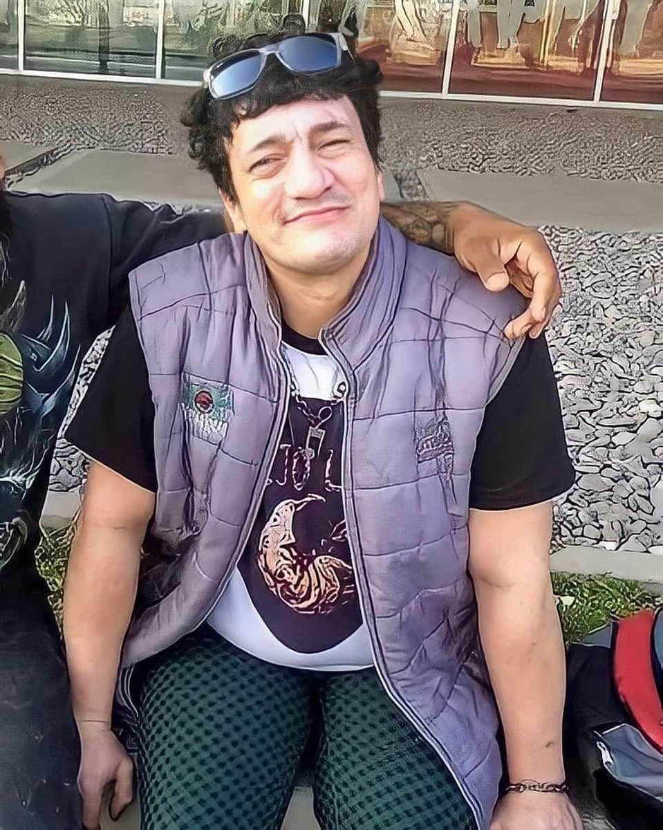 PityRockAndRoll's tweet image. "Homero es una poesía que le escribí a mi papá un tipo muy laburador. Lo calque tal cual dice la canción, cuando falleció me di cuenta que las cosas hay que hacerlas en vida, decirle te quiero a tu mamá y expresar tus sentimientos, porque uno a veces se reprime mucho o se inhibe…