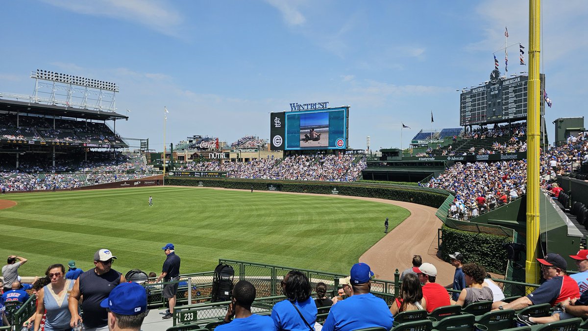 KevinKaZaambory's tweet photo. Cubs vs Cardinals today. Hanging out in Right Field. https://t.co/mCglHfXxDh