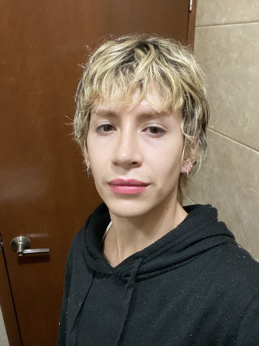 The face 🪽// the hole   https://t.co/ZXzaGh2l7Q https://t.co/aftXFa5TYA